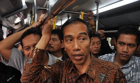 Mobil Murah Dibendung Jokowi dengan Beli 4 Ribu Bus